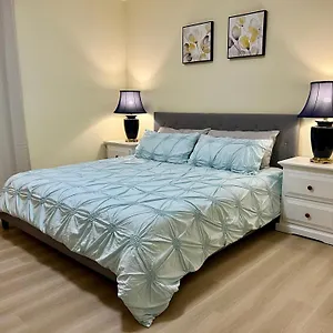 stylish-private-cottage-with-kingbed.niagara-fallshotels.com/